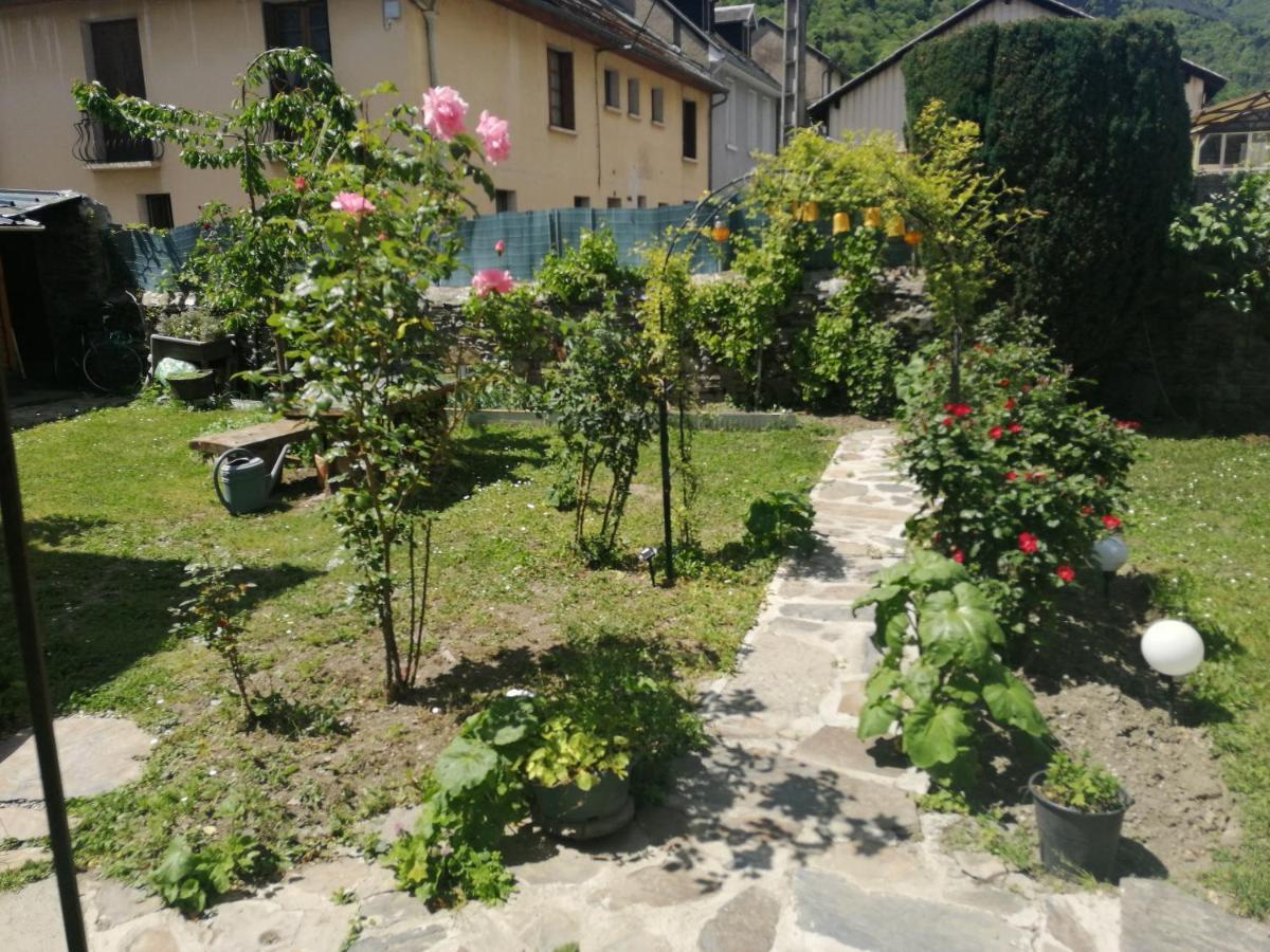 Les Rosiers Villa Bagnères-de-Luchon Екстериор снимка