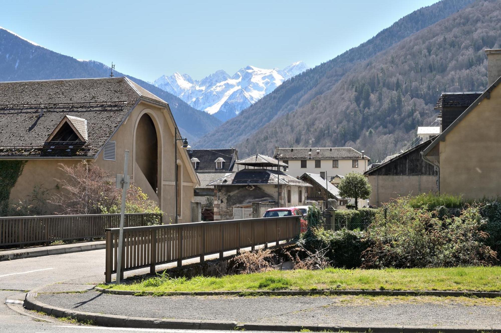 Les Rosiers Villa Bagnères-de-Luchon Екстериор снимка